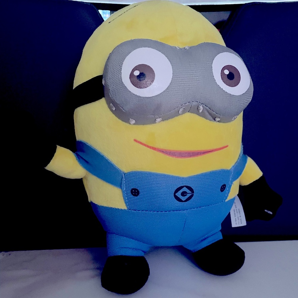 EUC The Minions Despicable Me stuffed toy 9”